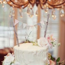 个性创意的婚礼蛋糕顶部饰物