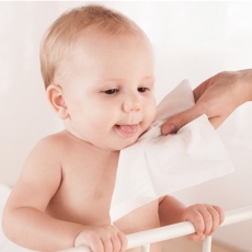 宝宝的纸巾要认真选 买错了很危险