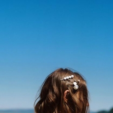 快时尚品牌发布限量发饰系列 贝壳珍珠水晶洋溢夏日复古风