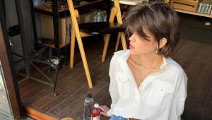 高跟鞋失宠了，今年流行“奶奶鞋”，搭阔腿裤，简直是天生一对