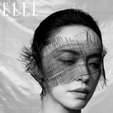 姚晨登《ELLE》二月刊封面 小黑裙造型精致优雅