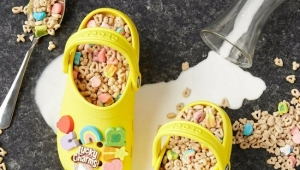 宋祖儿 白百何集体入坑“丑萌”凉鞋！