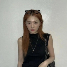 一件千禧感满满的夏日单品，让你秒变时髦精