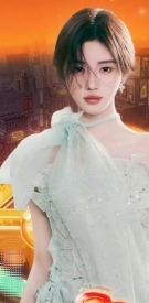 鞠婧祎夏晚穿搭简约吊带配高腰阔腿裤