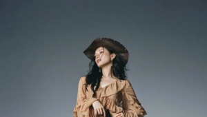 这个秋天的时尚单品，居然是脚上“皱巴巴”的靴子？